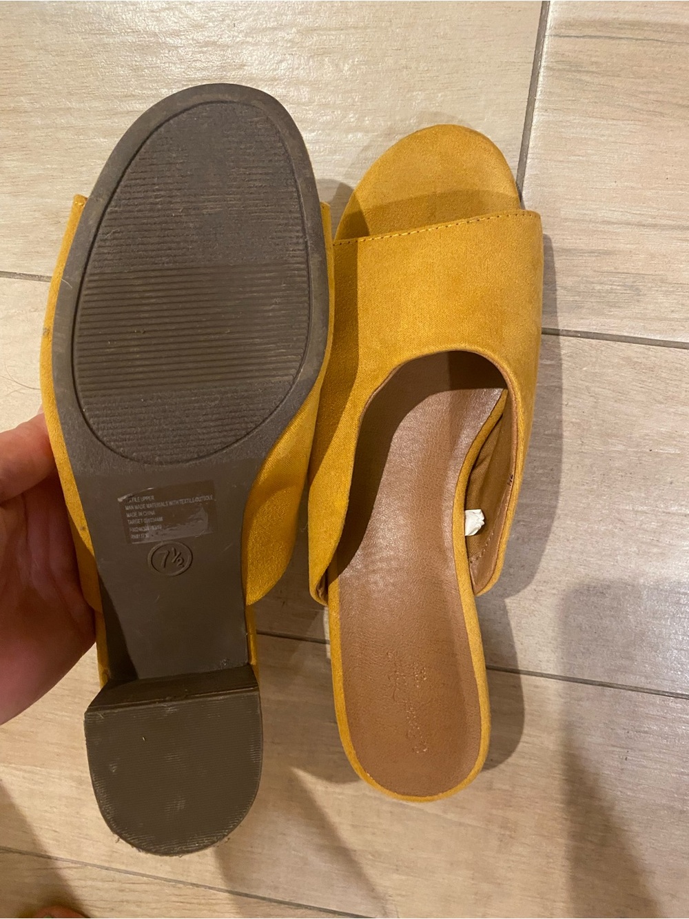 NWT Universal Thread Yellow Suede Slide Mules, sz 7.5 - Picture 2 of 3